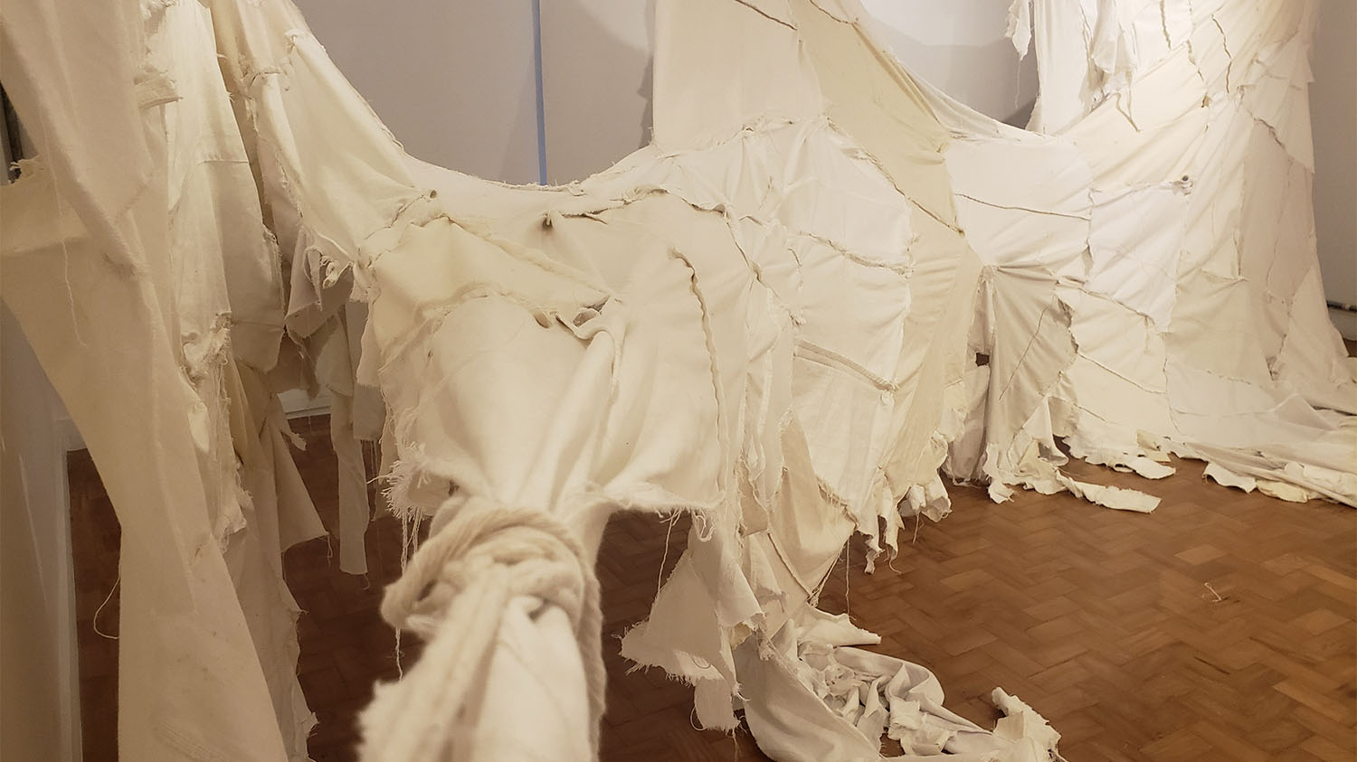 Pra dar Bandeira [To show a flag] Alê Espaço de Arte